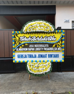 Papan Bunga Duka di Semen