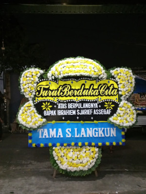 Papan Bunga Duka di Semen