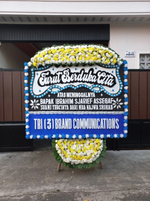 Papan Bunga Duka di Semen